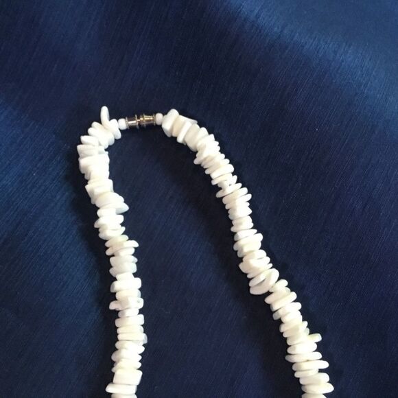 White Puka Shell Necklace - Picture 3 of 4